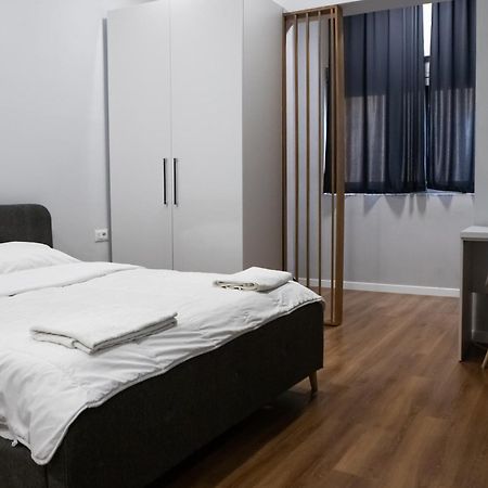 Be Solei Studio Apartments Sol 1 Tirana Esterno foto