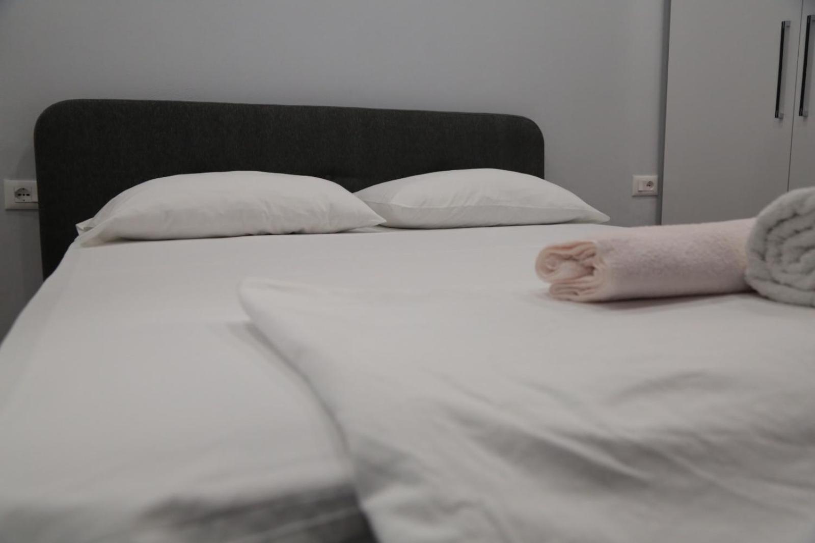 Be Solei Studio Apartments Sol 1 Tirana Esterno foto