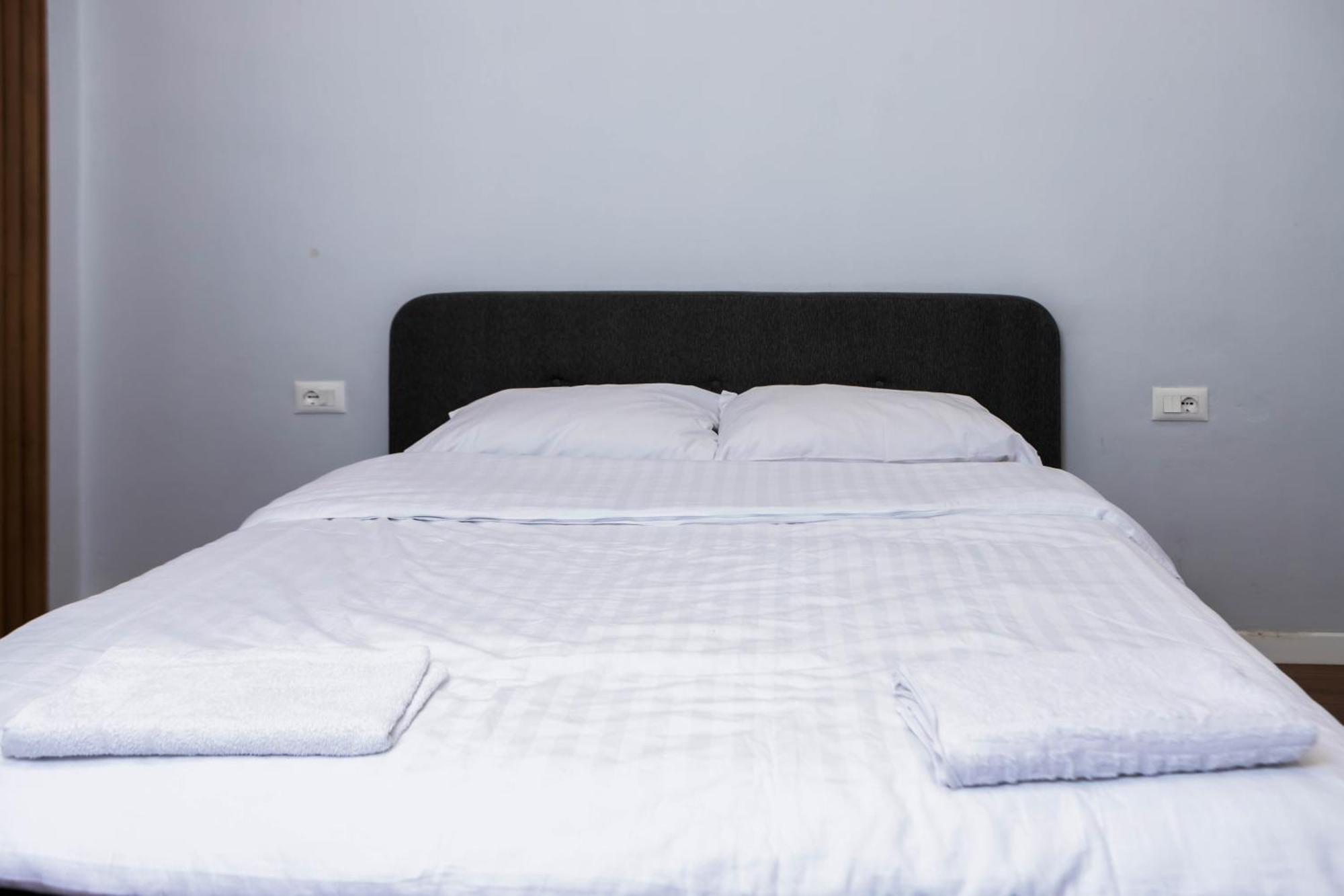 Be Solei Studio Apartments Sol 1 Tirana Esterno foto